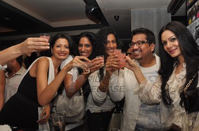 Top Models sizzle at choreographer Shakir Shaikh's white theme birthday party at Lager Bay in Bandra