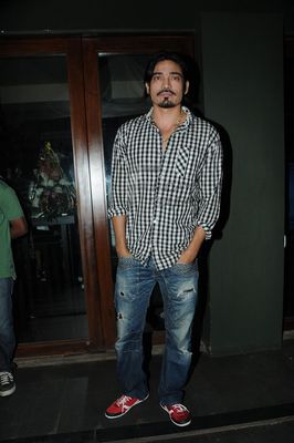 Top Models sizzle at choreographer Shakir Shaikh's white theme birthday party at Lager Bay in Bandra