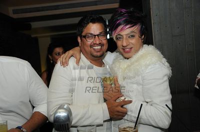 Top Models sizzle at choreographer Shakir Shaikh's white theme birthday party at Lager Bay in Bandra