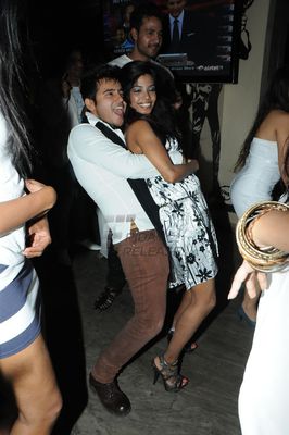 Top Models sizzle at choreographer Shakir Shaikh's white theme birthday party at Lager Bay in Bandra