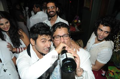 Top Models sizzle at choreographer Shakir Shaikh's white theme birthday party at Lager Bay in Bandra