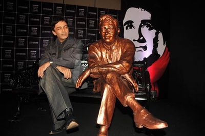 Waheeda Rehman at the unveiling of brass statue of Dev Anand