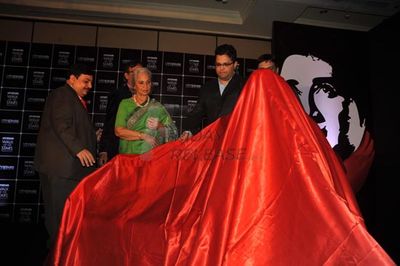 Waheeda Rehman at the unveiling of brass statue of Dev Anand
