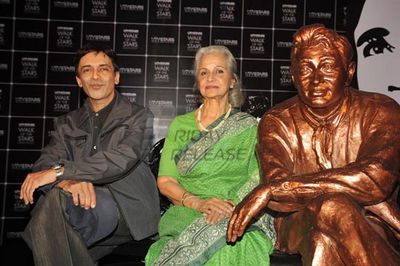 Waheeda Rehman at the unveiling of brass statue of Dev Anand