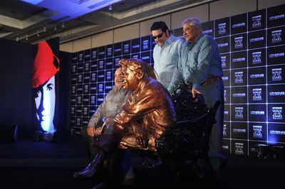 Waheeda Rehman at the unveiling of brass statue of Dev Anand