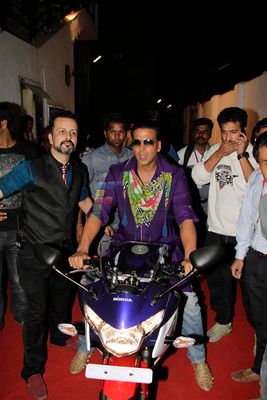 KHILADI 786 promotions at Mithibai College