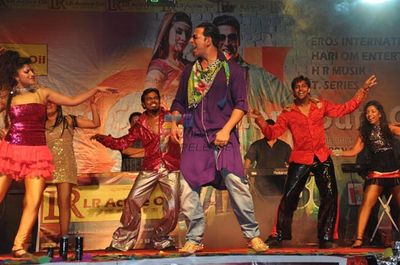 KHILADI 786 promotions at Mithibai College