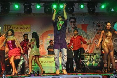 KHILADI 786 promotions at Mithibai College