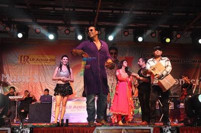 KHILADI 786 promotions at Mithibai College