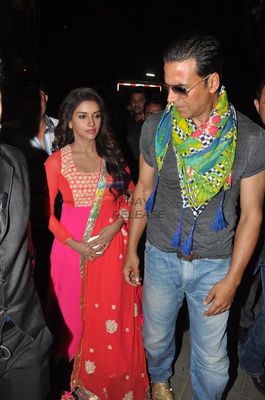 KHILADI 786 promotions at Mithibai College