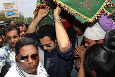Actor Emraan Hashmi visits Haji Ali Dargah to pray for the success of Ek Thi Daayan