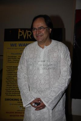 Bolly celebs attend the premiere of the digitally restored 'Chashme Buddoor'
