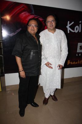 Bolly celebs attend the premiere of the digitally restored 'Chashme Buddoor'