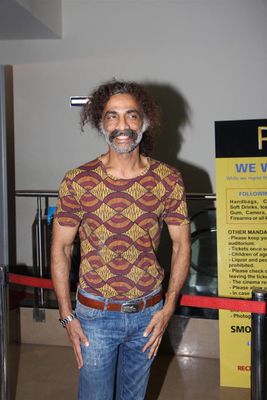 Bolly celebs attend the premiere of the digitally restored 'Chashme Buddoor'