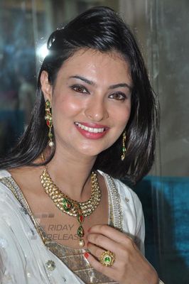 Bollywood actress Sayali Bhagat at the launch of Temple Jewellery Gudi Padwa special collection