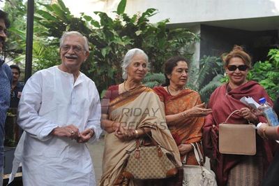 Bollywoods senior superstars at Salim Arif\'s new play Paansa