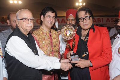 Legendary actor Manoj Kumar was honoured by BJP Leader Shri Lal Krishna Advani