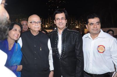 Legendary actor Manoj Kumar was honoured by BJP Leader Shri Lal Krishna Advani