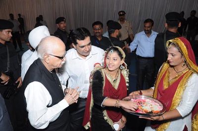 Legendary actor Manoj Kumar was honoured by BJP Leader Shri Lal Krishna Advani
