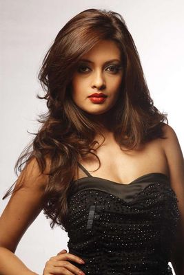 Sizzling Riya Sen in 'Zindagi 50-50'