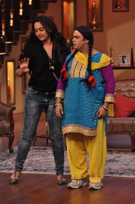 Akshay Kumar,Sonakshi Sinha & Imran Khan on Comedy Nights with Kapil sets