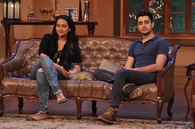 Akshay Kumar,Sonakshi Sinha & Imran Khan on Comedy Nights with Kapil sets
