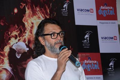 Farhan Akhtar launches BHAAG MILKHA BHAAG game at Reliance Digital