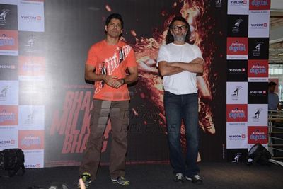 Farhan Akhtar launches BHAAG MILKHA BHAAG game at Reliance Digital