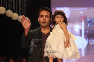 TV Celebs walk the ramp for Gitanjali Gems at IIJW 2013