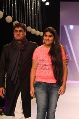 TV Celebs walk the ramp for Gitanjali Gems at IIJW 2013