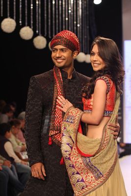 TV Celebs walk the ramp for Gitanjali Gems at IIJW 2013