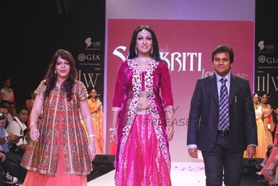 Rituparna Sengupta and Pooja Mishra walk the ramp at the Jewel Trendz show