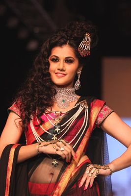 Rana Daggubati, Kajal Aggarwal, Taapsee Pannu walk the ramp displaying Moni Agarwal collection