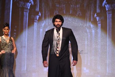 Rana Daggubati, Kajal Aggarwal, Taapsee Pannu walk the ramp displaying Moni Agarwal collection