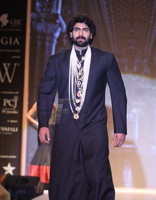 Rana Daggubati, Kajal Aggarwal, Taapsee Pannu walk the ramp displaying Moni Agarwal collection