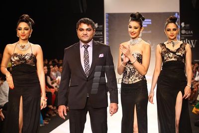 Navneet Kaur and Shobita Dhulipalia walk the ramp for students of IGI
