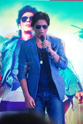 Shah Rukh Khan promotes 'Chennai Express' at K Lounge Store