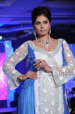 Genelia D'Souza, Zayed Khan, Pooja Mishra, Aryan Vaid at HVK Jewels Fashion Show
