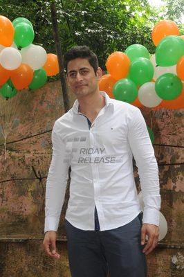 Mohit Raina of Har Har Mahadev Fame celebrates Independence Day with orphan kids