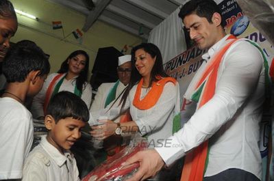 Mohit Raina of Har Har Mahadev Fame celebrates Independence Day with orphan kids