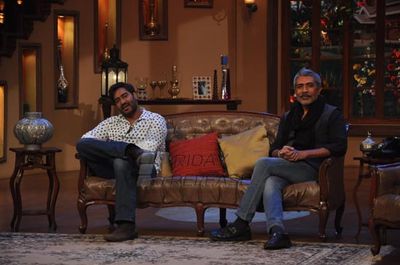 Ajay Devgn & Prakash Jha promoted film \'SATYAGRAHA\' on the sets of \'Comedy Nights With Kapil\'