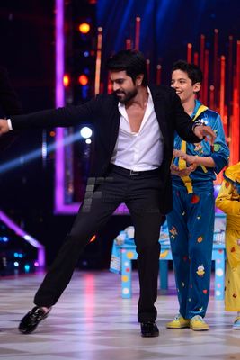 Priyanka Chopra & Ram Charan Teja promote 'ZANJEER' on the sets of JHALAK DIKHHLA JAA Season 6
