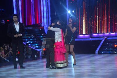 Priyanka Chopra & Ram Charan Teja promote 'ZANJEER' on the sets of JHALAK DIKHHLA JAA Season 6