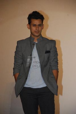 Manjari Phadnis, Madhurima Tuli, Varun Sharma at film 'WARNING' 3D first look launch