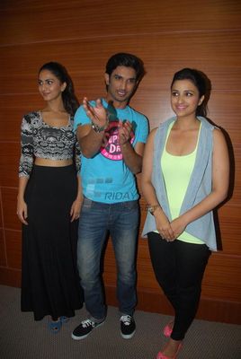 Stars promote \'SHUDDH DESI ROMANCE\' at Welingkar College