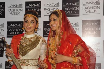 Sonali Bendre & Isha Koppikar showstopper at the Talent Box show at LFW Winter Festive 2013