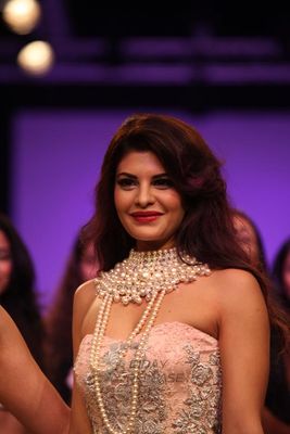 Jacqueline Fernandez walks the ramp for Shehla Khan at LFW Winter Festival 2013