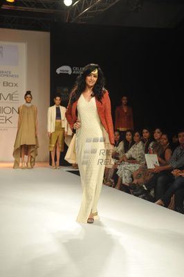 TV actress Mona Singh walks the ramp at Talent Box show at LFW Winter Festive 2013