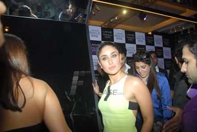 Kareena Kapoor & Malaika Arora Khan at Vikram Phadnis Fashion Show at LFW Winter Festive 2013