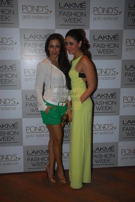 Kareena Kapoor & Malaika Arora Khan at Vikram Phadnis Fashion Show at LFW Winter Festive 2013